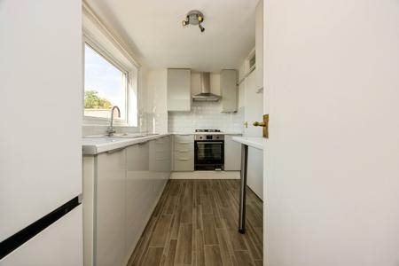 2 bedroom Flat for sale in Chantry Court, Church Road