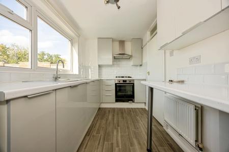2 bedroom Flat for sale in Chantry Court, Church Road