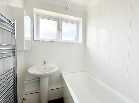 2 bedroom Flat for sale in Chantry Court, Church Road
