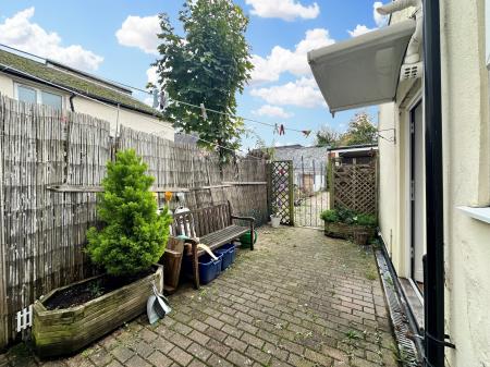 1 bedroom Flat for sale in Victoria Road, Wellesley, Aldershot, GU11