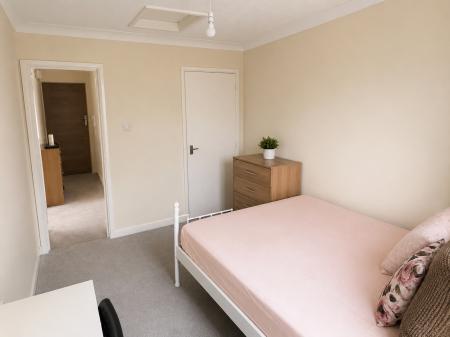 1 bedroom Flat to let in Birchett Road, Aldershot