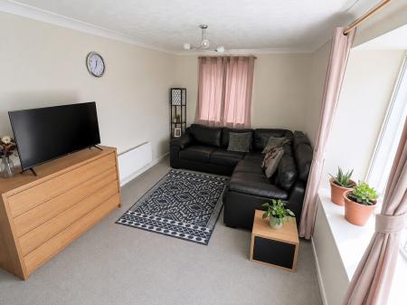 1 bedroom Flat to let in Birchett Road, Aldershot