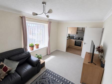 1 bedroom Flat to let in Birchett Road, Aldershot