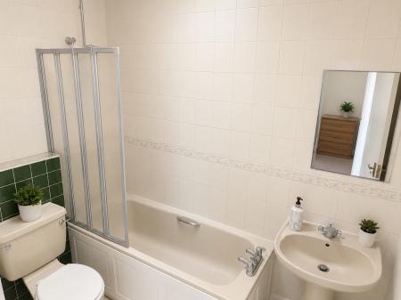 1 bedroom Flat to let in Birchett Road, Aldershot