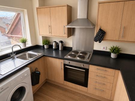 1 bedroom Flat to let in Birchett Road, Aldershot