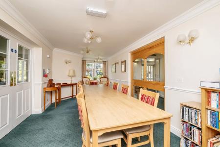 2 bedroom Flat for sale in Kingsley Court, Aldershot, GU11