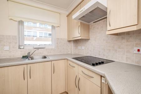 2 bedroom Flat for sale in Kingsley Court, Aldershot, GU11