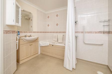 2 bedroom Flat for sale in Kingsley Court, Aldershot, GU11