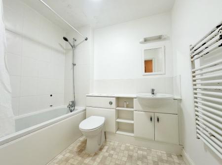 2 bedroom Flat for sale in Dorchester Court, London Road, Camberley