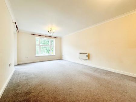 2 bedroom Flat for sale in Dorchester Court, London Road, Camberley