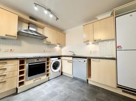 2 bedroom Flat for sale in Dorchester Court, London Road, Camberley