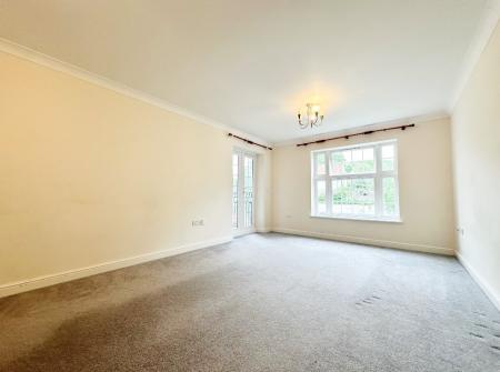 2 bedroom Flat for sale in Dorchester Court, London Road, Camberley