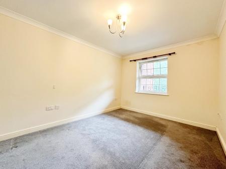 2 bedroom Flat for sale in Dorchester Court, London Road, Camberley