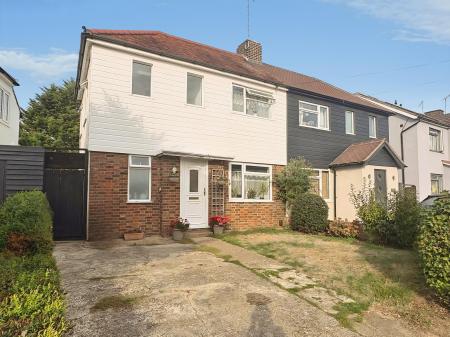 3 bedroom Semi-detached house to let in Haig Road, Aldershot