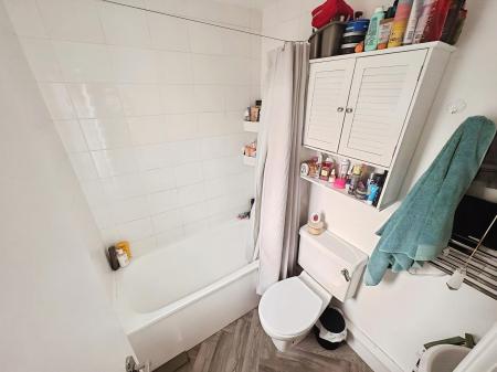 3 bedroom Semi-detached house to let in Haig Road, Aldershot