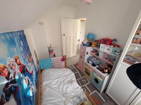 3 bedroom Semi-detached house to let in Haig Road, Aldershot
