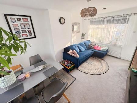 3 bedroom Semi-detached house to let in Haig Road, Aldershot