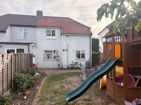 3 bedroom Semi-detached house to let in Haig Road, Aldershot