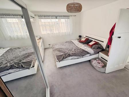 3 bedroom Semi-detached house to let in Haig Road, Aldershot