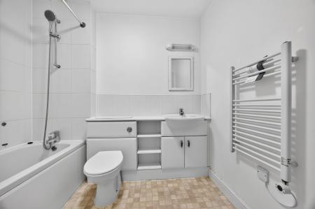 2 bedroom Flat to let in Dorchester Court, London Road, Camberley