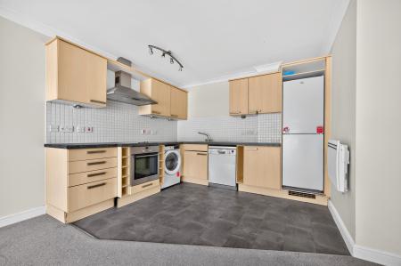 2 bedroom Flat to let in Dorchester Court, London Road, Camberley