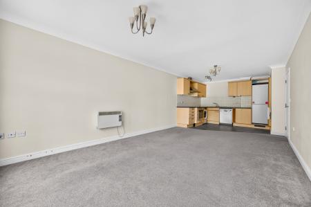 2 bedroom Flat to let in Dorchester Court, London Road, Camberley
