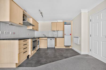 2 bedroom Flat to let in Dorchester Court, London Road, Camberley