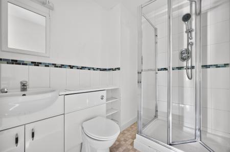 2 bedroom Flat to let in Dorchester Court, London Road, Camberley