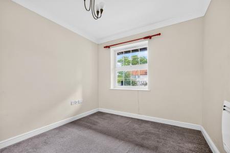 2 bedroom Flat to let in Dorchester Court, London Road, Camberley