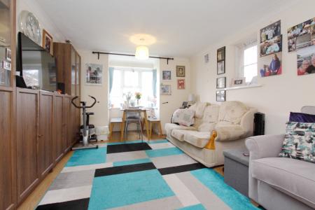 2 bedroom Flat for sale in Andover Road, Ludgershall, SP11