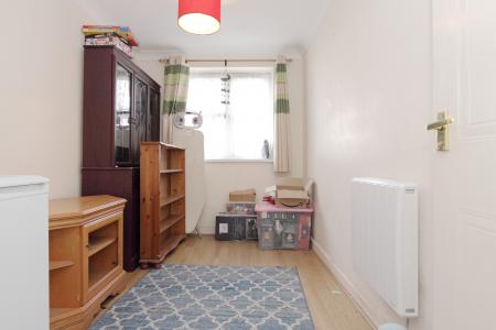 2 bedroom Flat for sale in Andover Road, Ludgershall, SP11