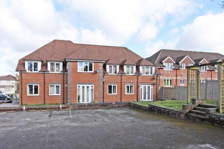 2 bedroom Flat for sale in Andover Road, Ludgershall, SP11