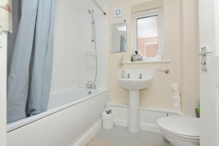 2 bedroom Flat for sale in Chandlers Court, Tidworth, SP9