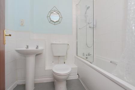2 bedroom Terraced House for sale in Walled Meadow, Andover, SP10