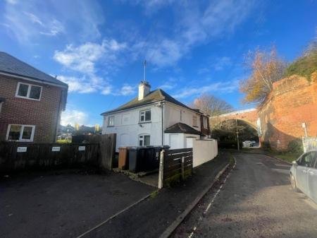1 bedroom Flat to let in 154 Junction Road, Andover, SP10