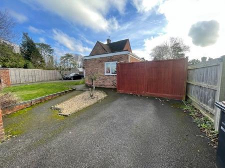 1 bedroom Flat to let in Acre Path, Andover, SP10