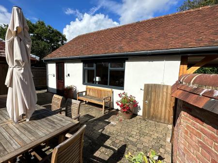 1 bedroom Studio flat to let in Wildhern, Wildhern, SP11