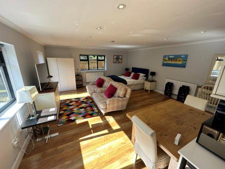 1 bedroom Studio flat to let in Wildhern, Wildhern, SP11