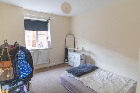 2 bedroom Flat to let in Junction Road, Andover, SP10