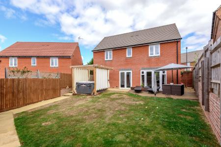 4 bedroom Detached house for sale in Locksbridge Road, Andover, Andover, SP11