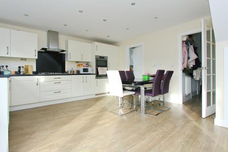 4 bedroom Detached house for sale in Locksbridge Road, Andover, SP11