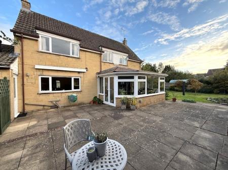 3 bedroom Link detached house for sale in Cherry Tree Drive, Cirencester, GL7