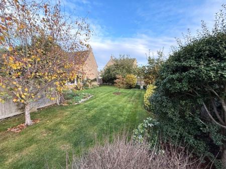 3 bedroom Link detached house for sale in Cherry Tree Drive, Cirencester, GL7