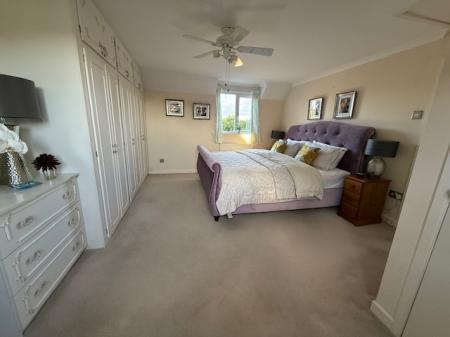 3 bedroom Link detached house for sale in Cherry Tree Drive, Cirencester, GL7