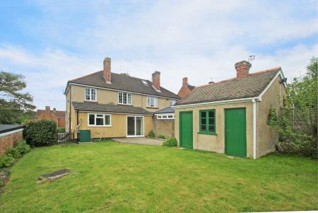 3 bedroom Semi-detached house to let in Sarson Close, Amport, SP11