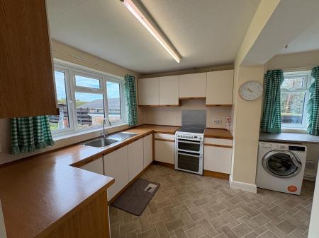 3 bedroom Semi-detached house to let in Sarson Close, Amport, SP11
