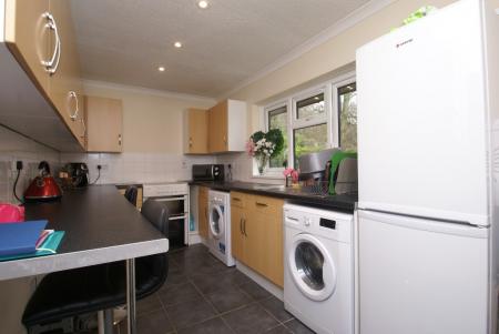 2 bedroom Flat to let in Micheldever Road, Andover, SP10