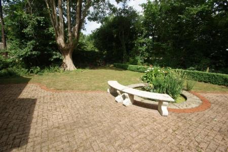 3 bedroom Detached house to let in Barncroft, Appleshaw, SP11