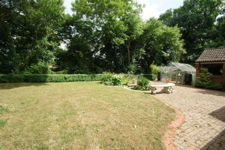 3 bedroom Detached house to let in Barncroft, Appleshaw, SP11