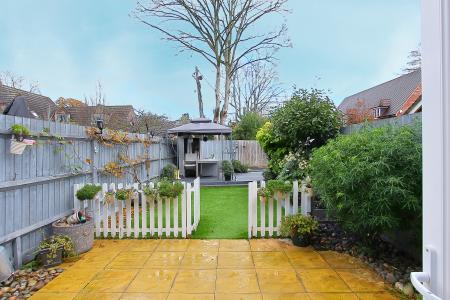 4 bedroom Terraced House for sale in Locksbridge Road, Andover, Andover, SP11